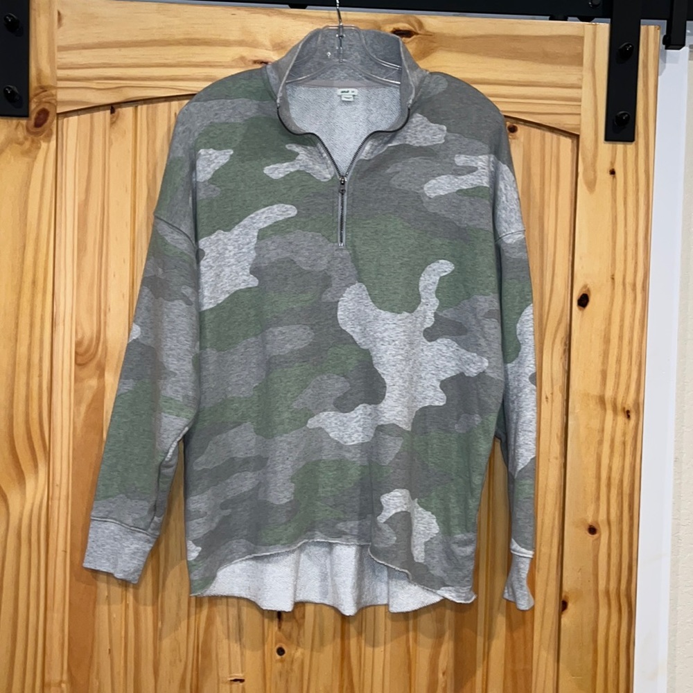 Women’s size small pullover